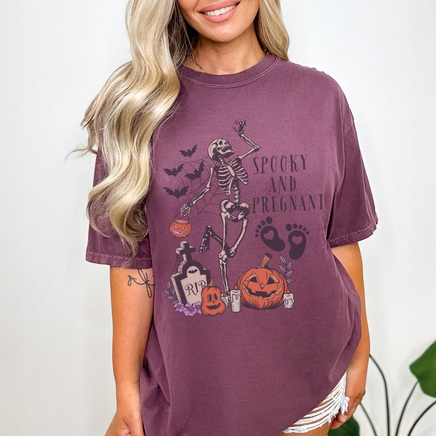 Spooky and Pregnant Halloween Pregnancy T-Shirt
